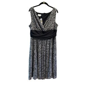 Van Heusen Women’s Cocktail Dress faux wrap sleeveless black & white siz…